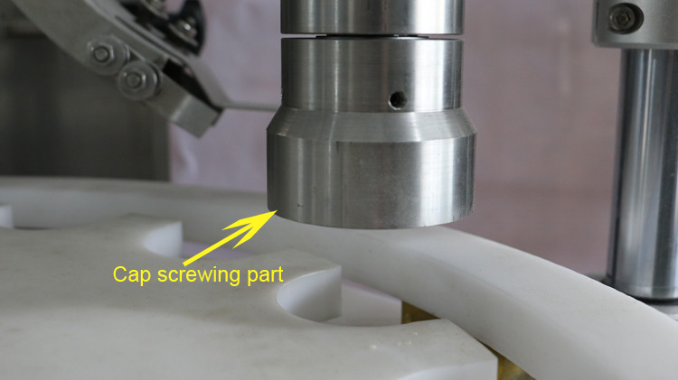 모자 바다 표범 어업 및 별 바퀴 달리기를 가진 500ml 둥근 병 충전물 기계