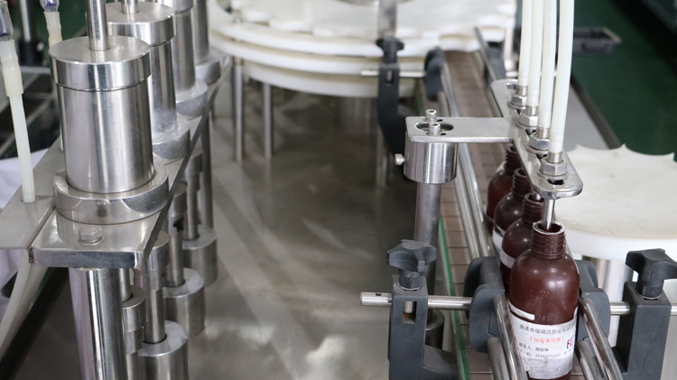 모자 바다 표범 어업 및 별 바퀴 달리기를 가진 500ml 둥근 병 충전물 기계